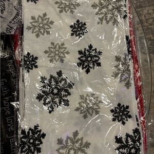 ICON Snowflake Scarf - Black and Gray
